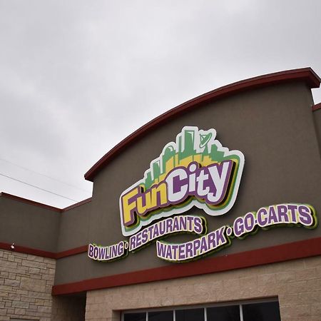 Fun City Resort Hotel Burlington Exterior foto