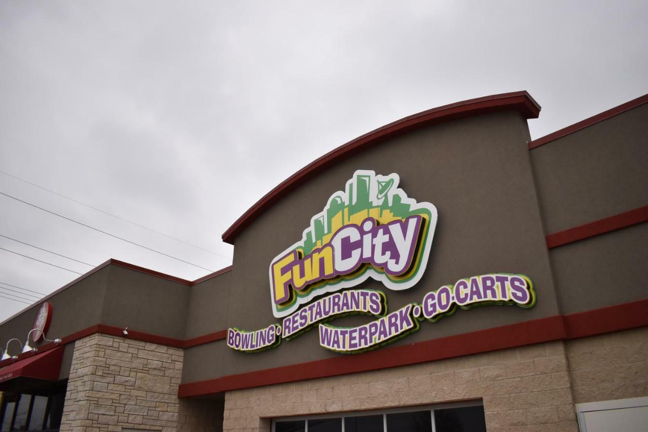 Fun City Resort Hotel Burlington Exterior foto